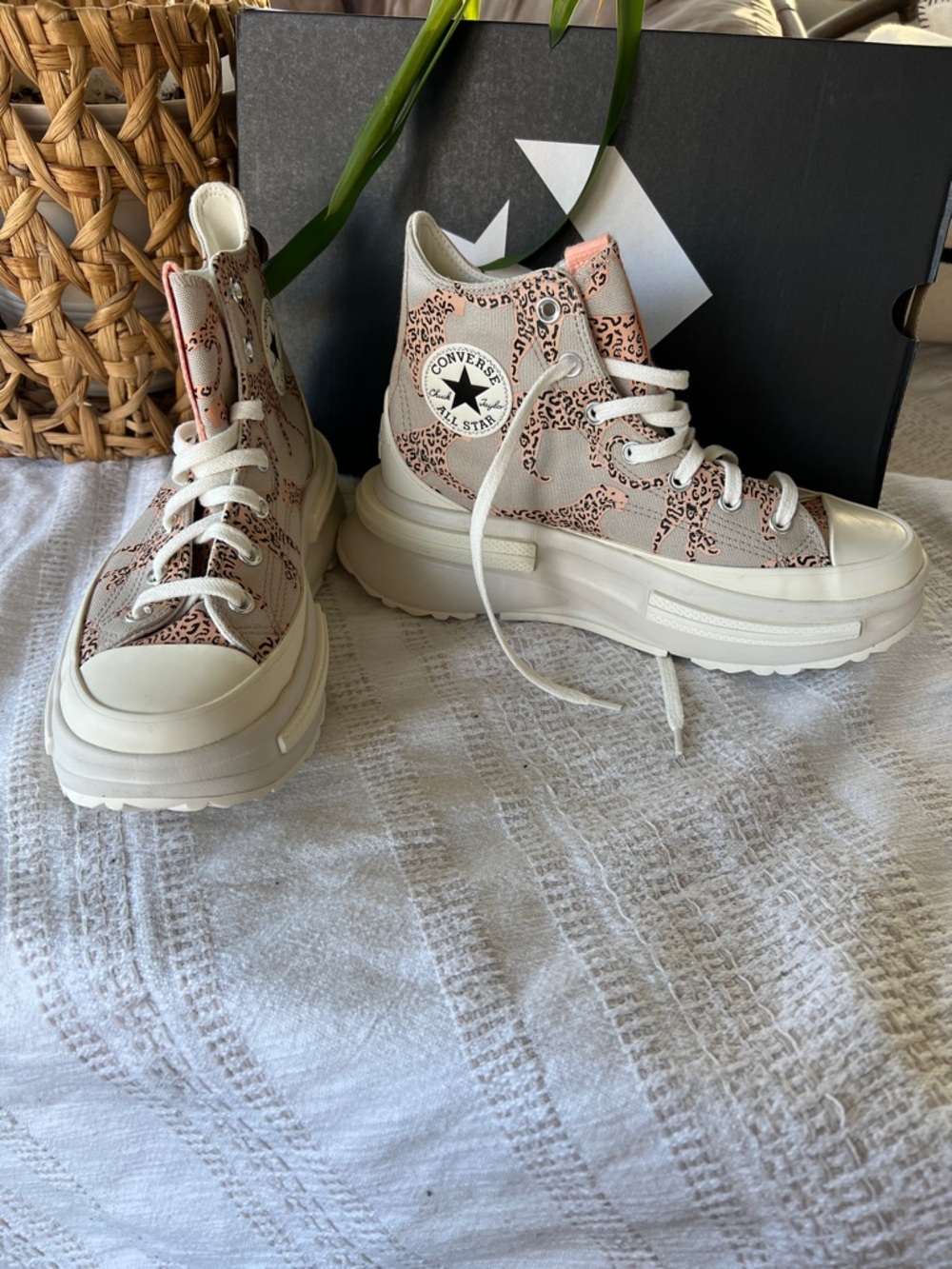 NWT Converse Chunky Platform High Top Sneakers in Cream and Pink Leopard